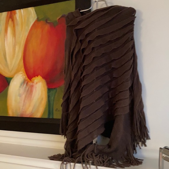 Poncho - Picture 1 of 4